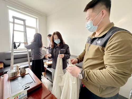 东纶科技开展学习雷锋活动